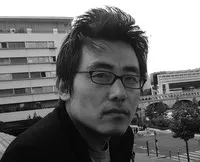 배우인 텐진 다르그예의 대표 이미지