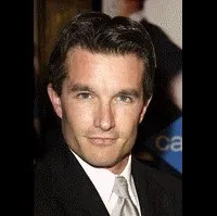 영화배우인 프랭크 존 휴즈의 대표 이미지