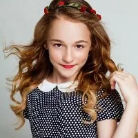 영화배우인 소피아 앤 카루소의 대표 이미지