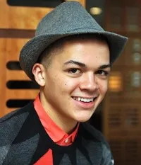 영화배우인 리스 노이의 대표 이미지