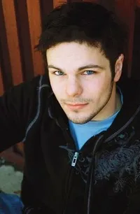 영화배우인 조니 오시니의 대표 이미지