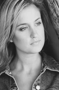 배우인 템퍼니 데커트의 대표 이미지