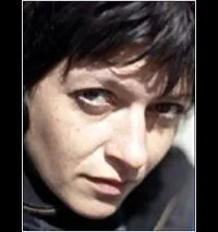 배우인 마리 레이널의 대표 이미지