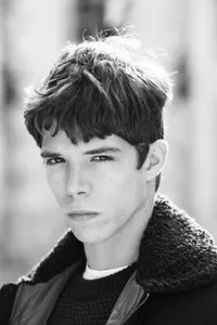 배우인 페닉스 브로사르의 대표 이미지