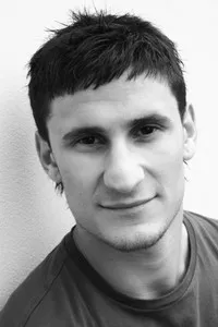 배우인 조시 마이어스의 대표 이미지