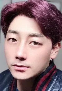 영화감독인 윤성준의 대표 이미지