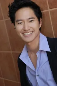 영화배우인 사이먼 투의 대표 이미지