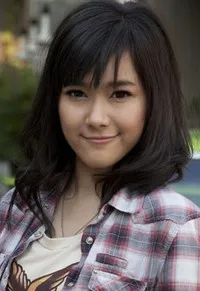 영화배우인 나타샤 나울잠의 대표 이미지