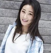 영화배우인 여성진의 대표 이미지