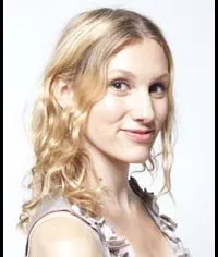 배우인 브라이얼리 롱의 대표 이미지