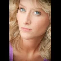 영화배우인 리건 월래스의 대표 이미지