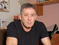 영화배우인 밀룬틴 카라드지치의 대표 이미지