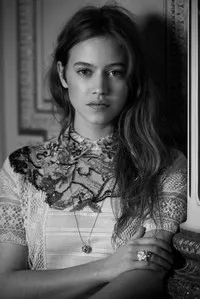 영화배우인 루 드 라주의 대표 이미지