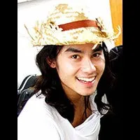 영화배우인 아티스 아모른웨치의 대표 이미지