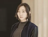 영화감독인 라야의 대표 이미지