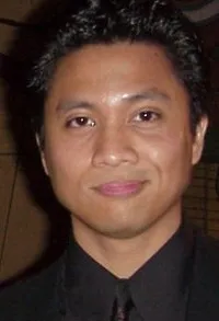 영화배우인 콘래드 시마라의 대표 이미지