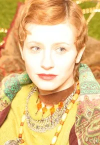 영화배우인 로디카 라자르의 대표 이미지