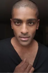 영화배우인 알렉산더 카림의 대표 이미지