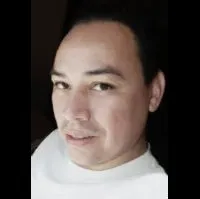 영화감독인 조셉 구즈먼의 대표 이미지