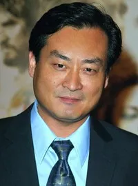 영화배우인 톰 이의 대표 이미지