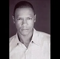 영화배우인 토리 키틀즈의 대표 이미지