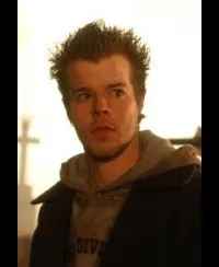 배우인 스티븐 와이트의 대표 이미지