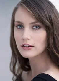 영화배우인 스테파니 에스테스의 대표 이미지