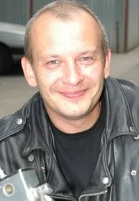 영화배우인 드미트리 마리아노프의 대표 이미지