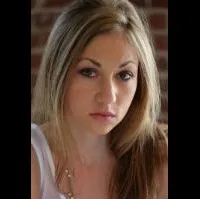 영화배우인 사라 아고르의 대표 이미지