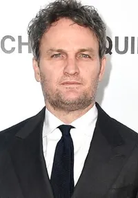 영화배우인 제이슨 클라크의 대표 이미지