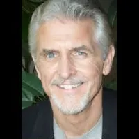 영화배우인 마이클 스완의 대표 이미지