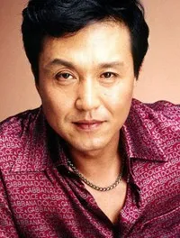 영화배우인 우강의 대표 이미지