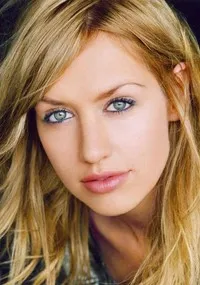 영화배우인 데본 오그던의 대표 이미지