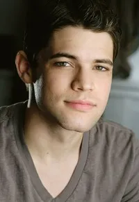 영화배우인 제레미 조던의 대표 이미지