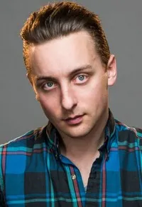 영화배우인 에반 루이슨의 대표 이미지