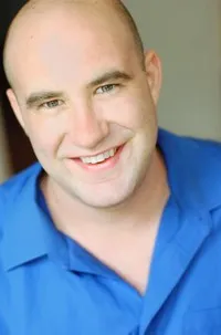 영화배우인 찰리 샌더스의 대표 이미지