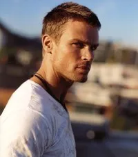 영화배우인 마크 메나드의 대표 이미지