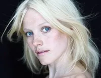 영화배우인 라우라 비른의 대표 이미지