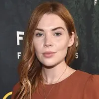 영화배우인 코트니 핼버슨의 대표 이미지