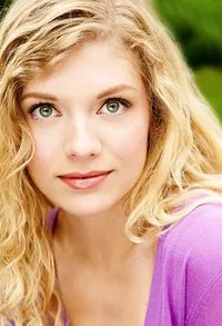 영화배우인 린제이 라반치의 대표 이미지