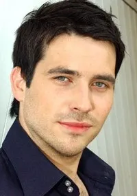 영화배우인 롭 제임스 콜리어의 대표 이미지