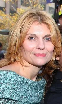 영화배우인 앨리슨 바틀렛의 대표 이미지