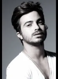 영화배우인 이타이 투르게만의 대표 이미지