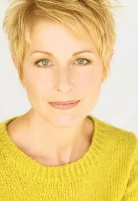 영화배우인 앤젤라 니콜라스의 대표 이미지