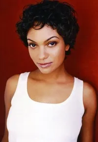 영화배우인 린디 그린우드의 대표 이미지