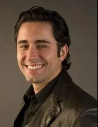 영화배우인 존 로이드 영의 대표 이미지