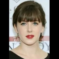 영화배우인 알렉산드라 로치의 대표 이미지