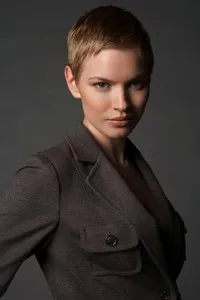 영화배우인 크리스틴 혼의 대표 이미지