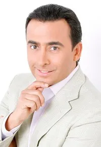 영화배우인 아달 라모네스의 대표 이미지