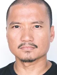 뮤지컬배우인 존 존 브라이언스의 대표 이미지
